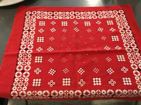 Decoration of quilt bedding set: Old Bandana Vintage Bandana Circle And Floral pattern Red ...