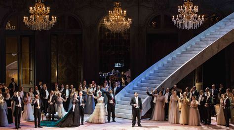 Mymonetro la traviata 2 valutazione media: La "Traviata" delle stelle, da Valentino a Sofia Coppola ...