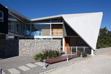 Outside canopy ideas give the color of the house inside harmony, after you choose the color of your interior, bring simple shades of the same colors inside, use decoration as an emphasize throughout your home. Outdoor Living House Under Geometric Canopy