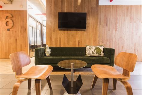A Tour Of Wework Empire State Cool Office Space Coworking Space