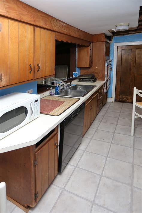 It could just be dirty and overly cluttered. Ugly Kitchen Contest Winner Before/After Photos! | Seigles ...