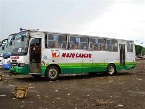 Sebelum kita share foto bus bus bumel dalam sejarah otobus terutama di jawa tengah mari kita bahas asal mula kata bumel. Foto Kenangan Bus Bumel Tempo Dulu Di Sekitaran Pulau Jawa