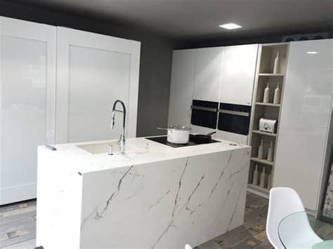 Entra en la web y descubre el espacio de bricolaje, decoración, pintura, ferretería, productos para el baño, la cocina. Diseños de cocina con campanas Pando Febrero 2015 ...