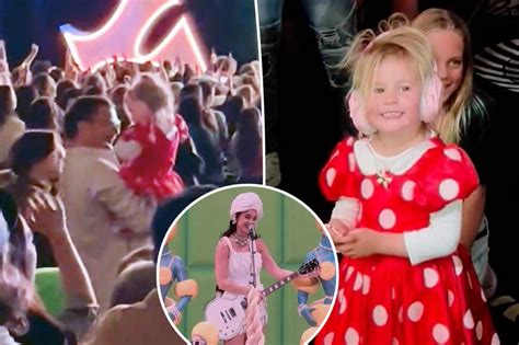 Katy Perrys Daughter Daisy 3 Makes First Public Appearance At Final Vegas Residency Show