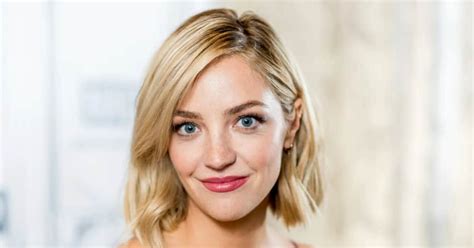 Abby Elliott Body Measurements Height Weight Bra Size Shoe Size