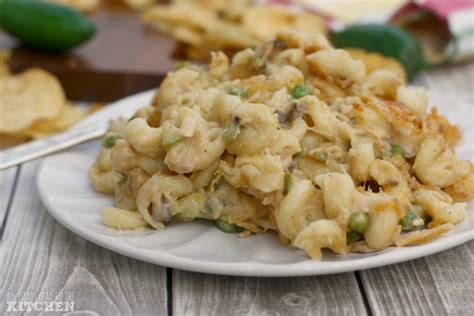 This recipe gets a lot of its flavor from cream of chicken soup, celery, and onion. Pioneer Woman Tuna Casserole Recipe : Pioneer Woman's ...