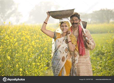 Indian Villagers Couple Fan Pic Telegraph