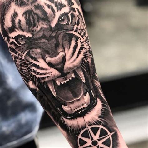 Uma Sele O Com Tatuagens De Tigre No Estilo Realismo Incr Veis