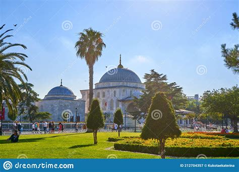 La Mezquita Azul En La Plaza De Sultanahmet En Estambul Vista Desde