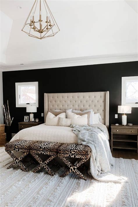 35 Chic Master Bedroom Wall Decor Ideas