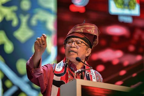 Datuk amar abang johari tun openg was sworn in as sarawak's sixth chief minister on friday. No rush for state election, says Sarawak CM | MalaysiaNow