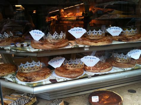 ● aujourd'hui je vous propose la recette de la galette des rois garnie d'une crème d'amande, un vrai délice ! Galette Des Rois French Kings Cake Has Delicious Traditions