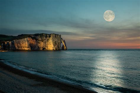 Full Moon Over Ocean Cliff Hd Wallpaper Background Image 2048x1365