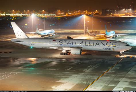 Boeing 777 312 Star Alliance Singapore Airlines Aviation Photo