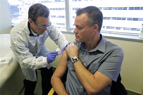 Get the latest updates on vaccine availability in your region. AP Exclusive: Coronavirus Vaccine Test Opens With 1st Doses - Vos Iz Neias