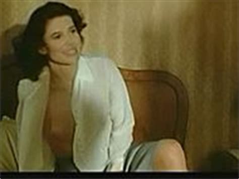 Clip vidéo de Fanny Ardant nue dans The Secrets