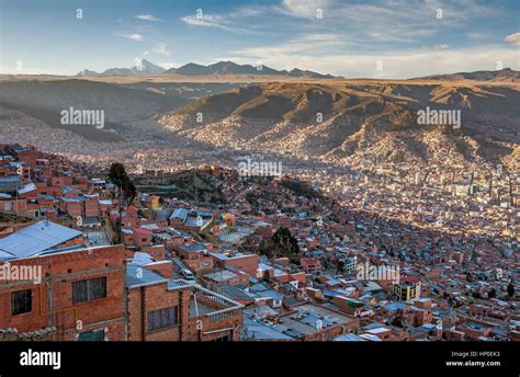 Vista Panorámica De La Ciudad De La Paz De El Alto En El Fondo Las