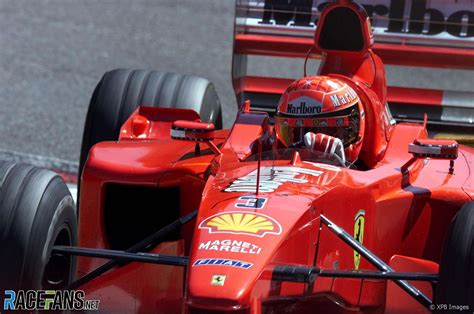 His ‚paddock' for friends, fans and followers. Michael Schumacher im Ferrari heute beim Freien Training ...