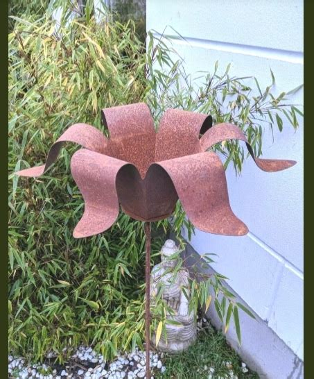 Maybe you would like to learn more about one of these? Garten Blumen Metall Rost Gartenstecker Blumentopf Rost ...