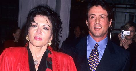 Bis heute gehört dieser money shot, wenn stallone seine muskeln zeigt, zum pflichtbestandteil der meisten seiner filme. Sylvester Stallone: Seine Mutter Jackie ist gestorben ...