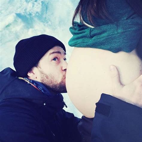 Heres Jt Kissing Jessica Biels Pregnant Belly Vulture