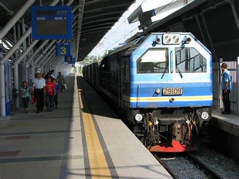 Ktmb) merupakan operator kereta api utama di semenanjung malaysia. KERETAPI TANAH MELAYU ( KTM, كريتاڤي تانه ملايو & Malayan ...