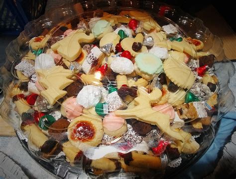 A very simple type of cookie, these were originally made in scotland, but these days, there are so many variations that it can be tough to christmas cookie favorites vary widely, but the key is to go with the ones you love the most. 13 types of Holiday cookies I made this season #baking # ...