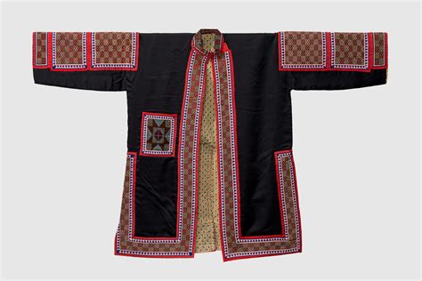 cloth-as-community-hmong-textiles-in-america-eusa