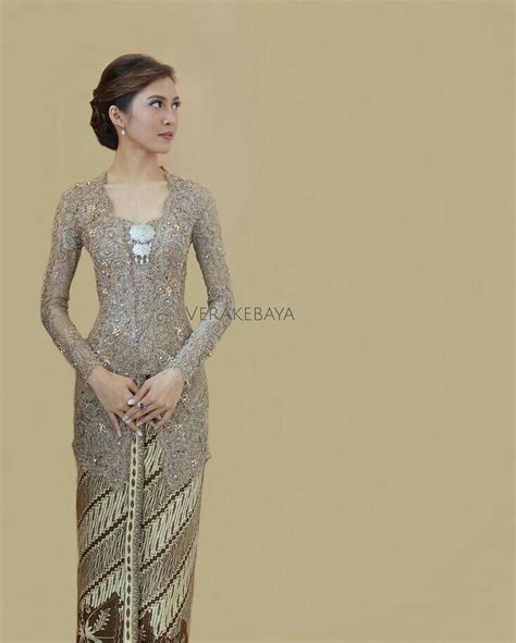Pin By Wulan On Dress And Kebaya Batik Kebaya Kebaya Lace Kebaya Wedding