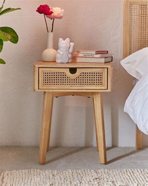 8 Side Table Ideas that Look Awesome Even for Small Room - Talkdecor