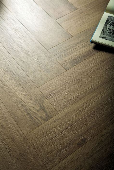 Fliesen und fußbodenheizung beugen staub sowie schimmel vor; Wohnzimmer Fliesen Fußbodenheizung in 2021 | Fliesen ...