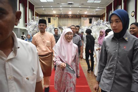 Dr Wan Azizah Ismail On Twitter Menghadiri Jemputan Majlis Pernikahan