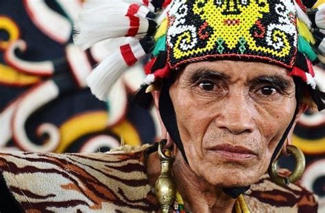 Makna Di Balik Indahnya Manik Suku Dayak Di Kalimantan