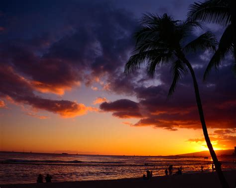 Sunset on Waikiki Beach - Honolulu, Hawaii | Sunset on Waiki… | Flickr