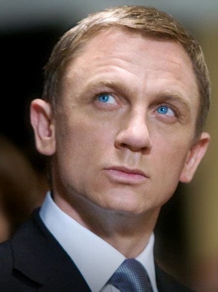 19 Reasons To Love Daniel Craig 3 Of Them Are Shirtless Glamour