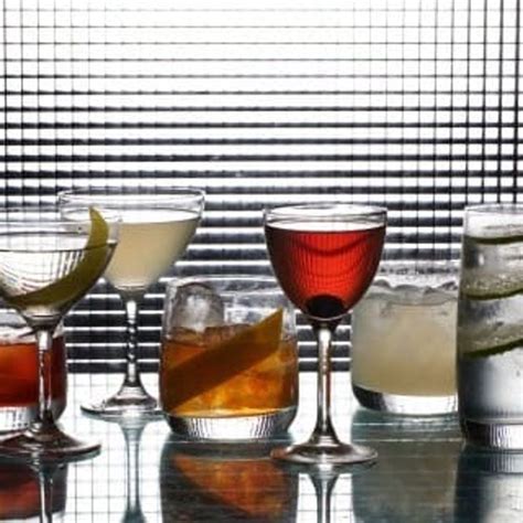 The 7 Essential Cocktails Every Drinker Should Know How To Make Cocktails Drinker Alcoholic