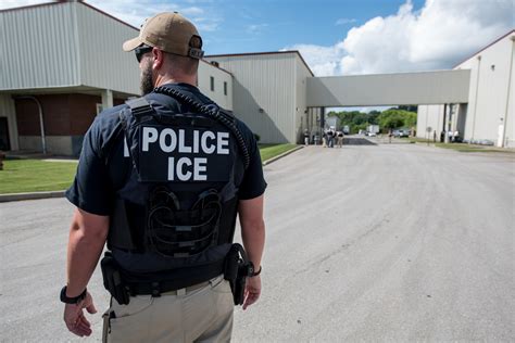 Ice Workers Offered Career Support Service If They Leave Agency Activists Say One Agent Has