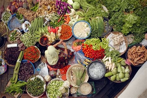 Planning to invest in stocks? Malaysian Market Stock Photo - Download Image Now - iStock