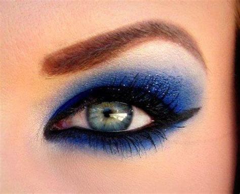 Maquillaje de ojos ahumados para principiantes; Maquilla tus ojos en azul paso a paso - MaquillajeRossa