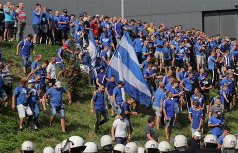 A hooligans együttes pályafutása szülővárosukban, szerencsen kezdődött. Ruch Chorzow in clash with the police on away game 13.09 ...