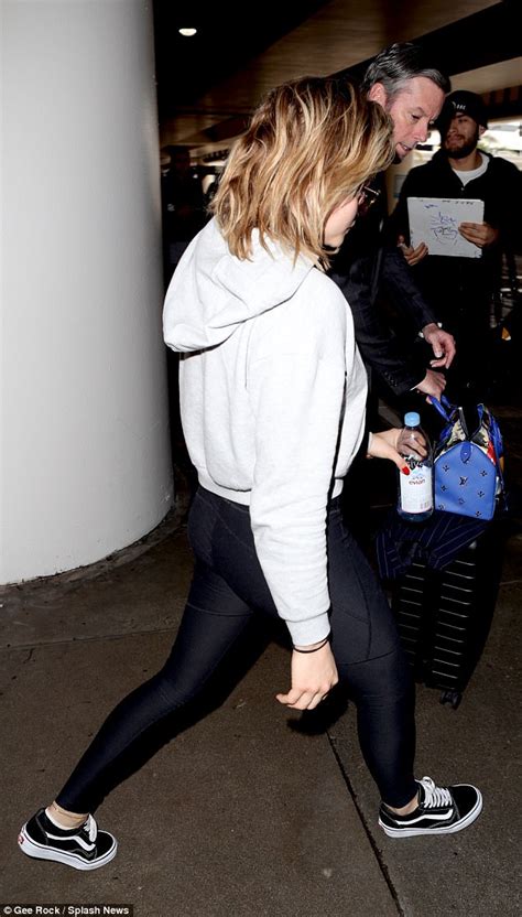 Chloe Grace Moretz Jets Into Lax From New York Daily Mail Online