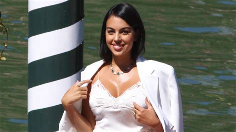 Maybe you would like to learn more about one of these? Georgina Rodriguez: Ronaldo-Freundin zeigt ihr Po-Workout