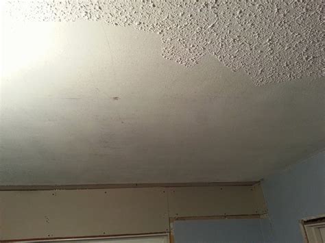 The kitchen ceiling before renovations: ceiling skim coat | www.Gradschoolfairs.com