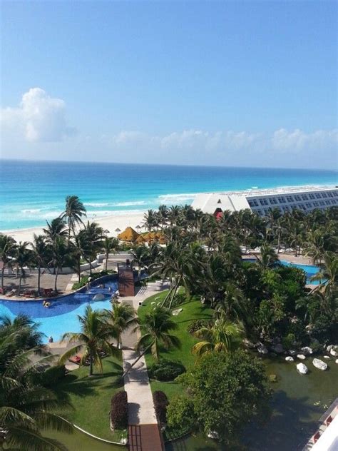 Grand Oasis All Inclusive Resort In Cancun Mexico Swim Up Bar With Numerous Delicious