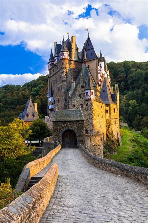 25 самых красивых средневековых замков в мире