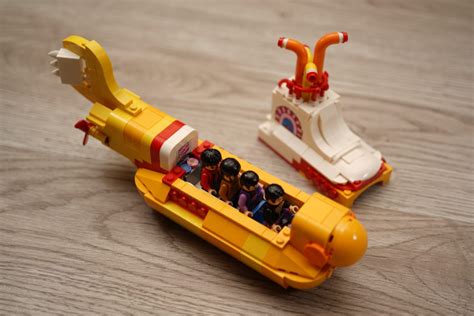 I am delighted to tell you that all decorated elements are printed, as one would expect from a premium product, although as we know being such a set does not guarantee that it is free of stickers these days. Toy Review: Lego Ideas 21306 - The Beatles Yellow Submarine