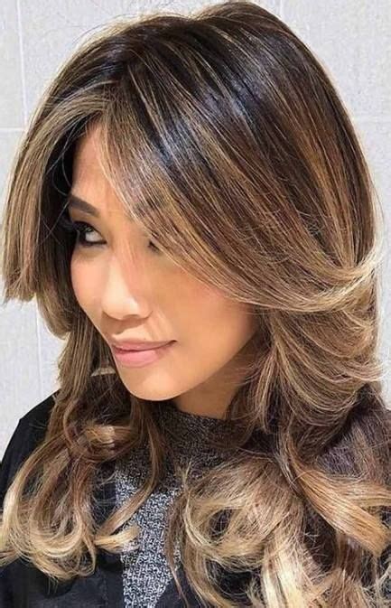 Apr 10, 2019 · a feather haircut or feathered haircut is a classic hair style that was made popular by farrah fawcett during the 1970's television show, charlie's angels. 45 Ideas Haircut Middle Part Bangs | Feathered hairstyles ...