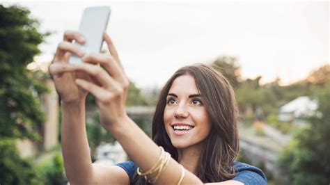 How To Take A Good Selfie Selfie Tips To Consider Allure