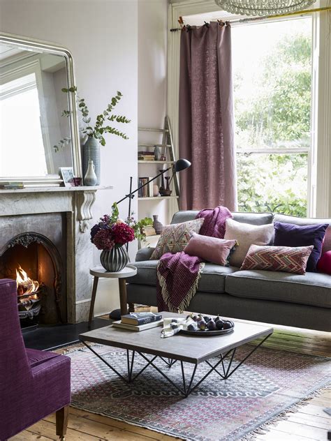Warm Cosy Grey Living Room Ideas - In this room, the warmth of the wall