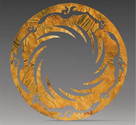 Sanxingdui ist eine chinesische archäologische fundstätte. 金沙遗址出土太阳神鸟金箔-三星堆与金沙：古蜀文明史上的高峰-图片